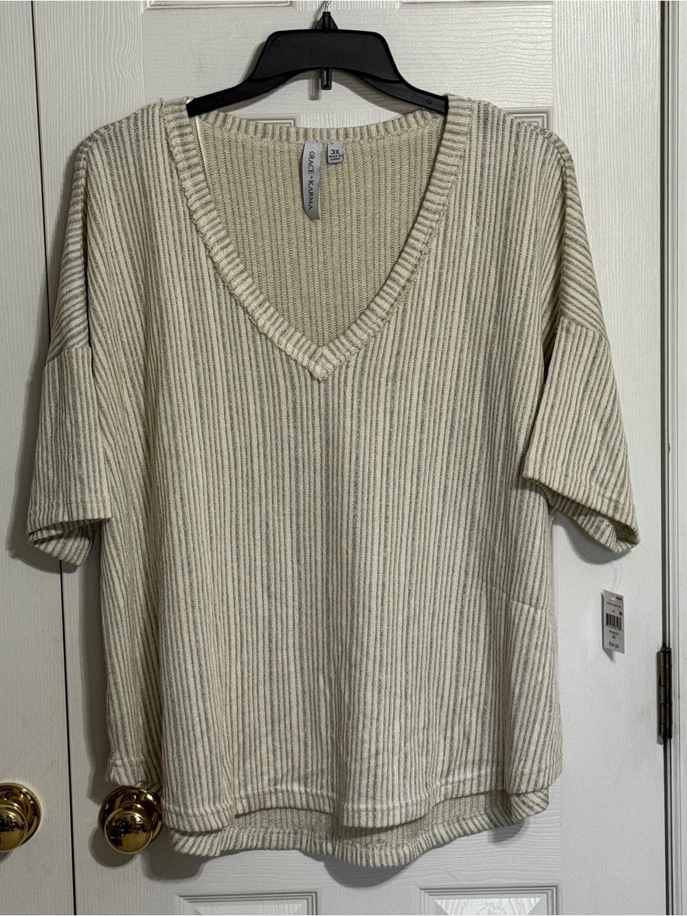 Grace + Karma Light Cream & Gray Ribbed V-Neck Knit Top